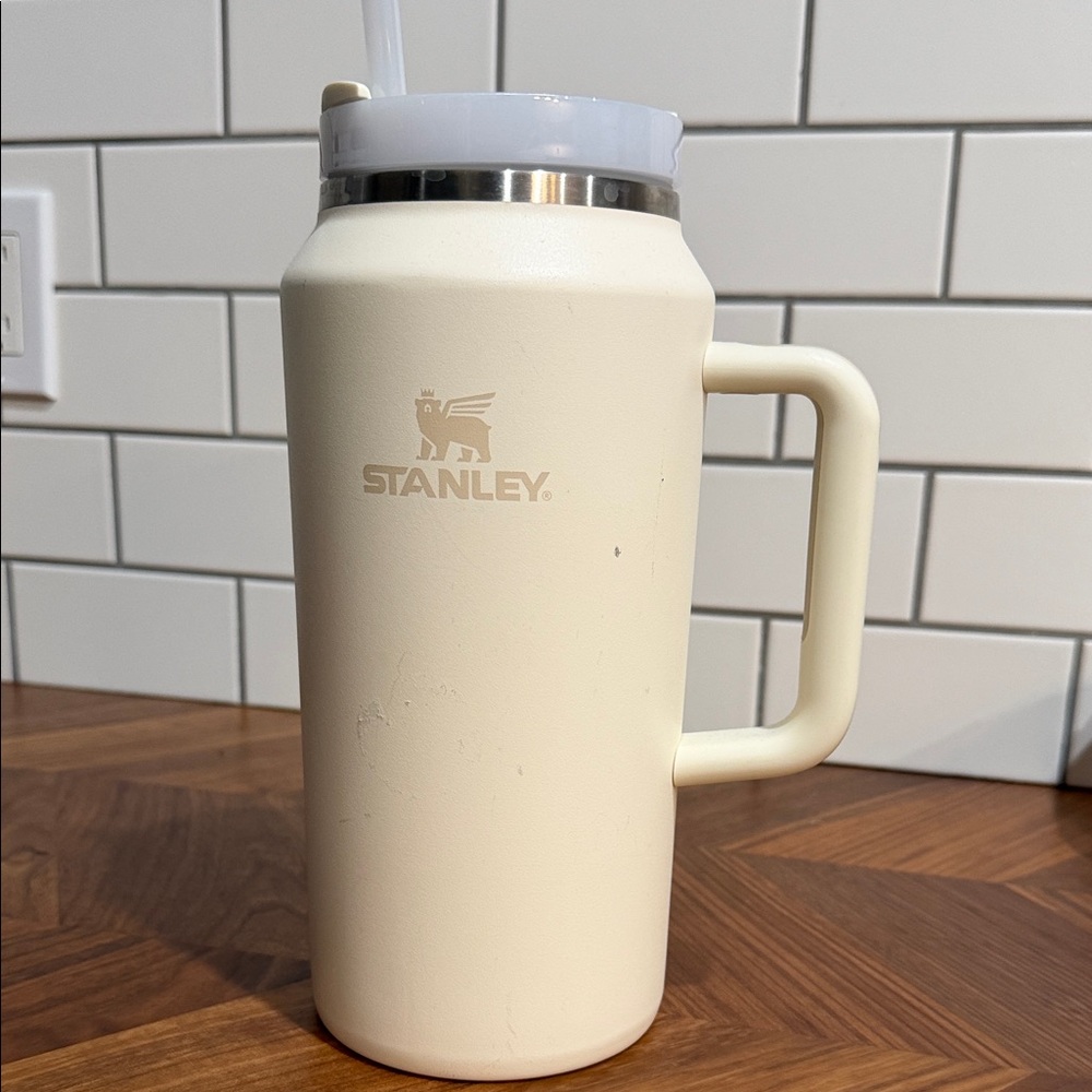 Stanley Ivory 64oz bottle!